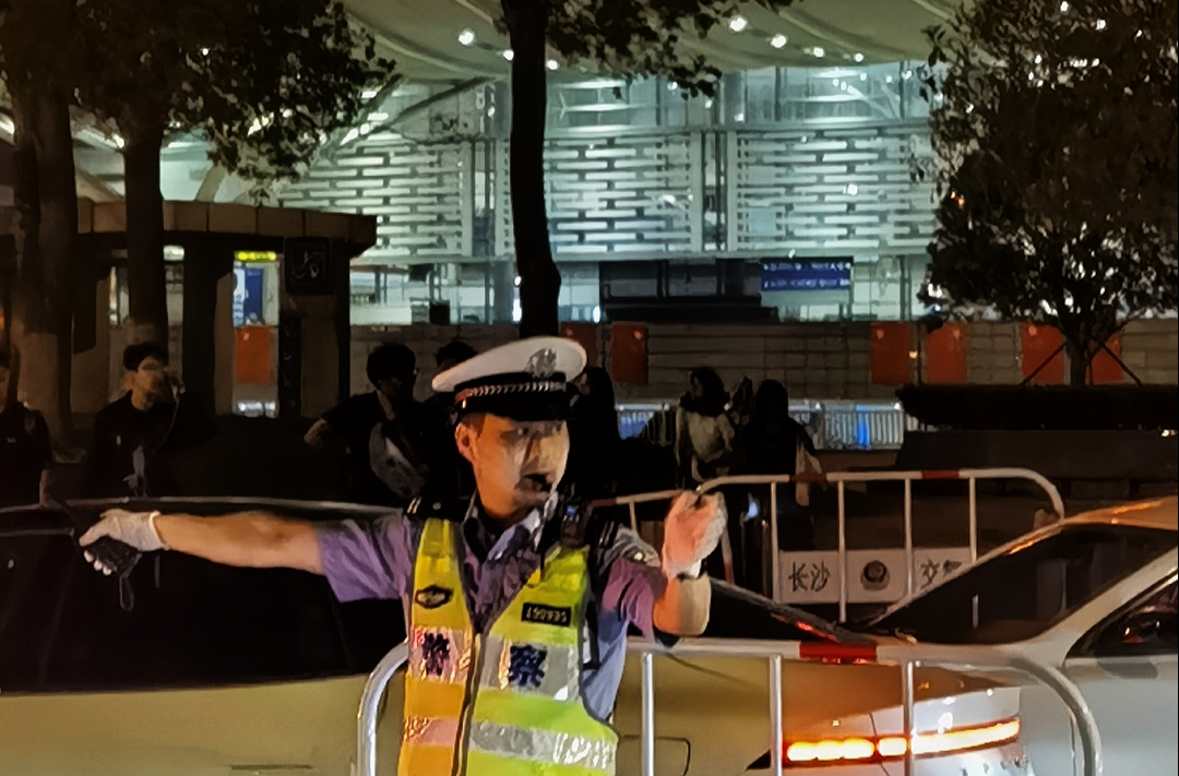 152小时驻队记：一位青年交警的午夜守护