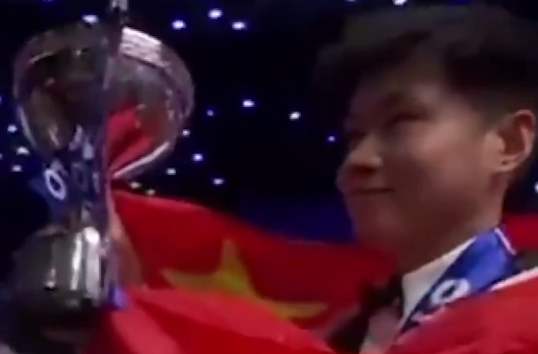 赵心童斯诺克世锦赛夺冠，丁俊晖发文祝贺：这条跑道上终于有人冲到终点！