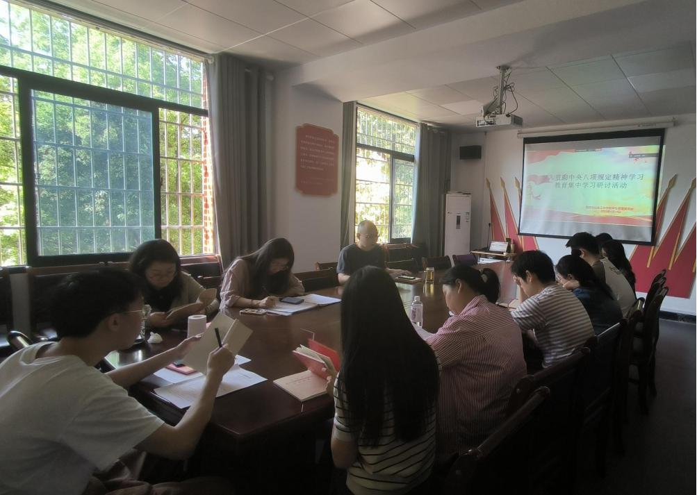 长沙民政职院民社学院学生管理党支部开展4月“一月一课一片一实践”主题党日活动
