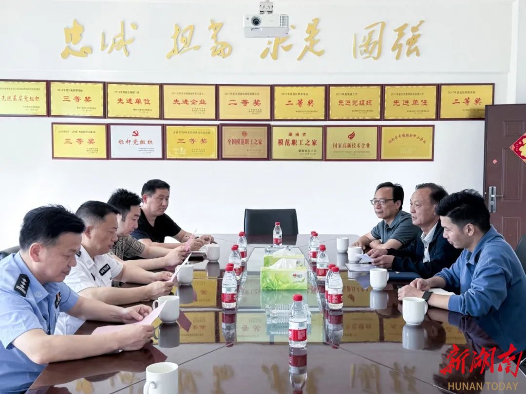 “两重”“两新”进企业  护航发展有“警”色