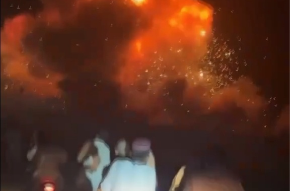 印向巴发射导弹 巴击落印战机 一夜之间印巴大打出手