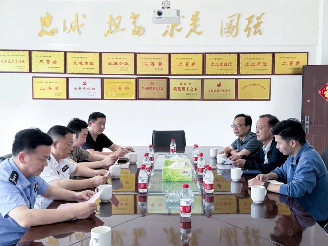 隆回“两重”“两新”进企业 护航发展有“警”色