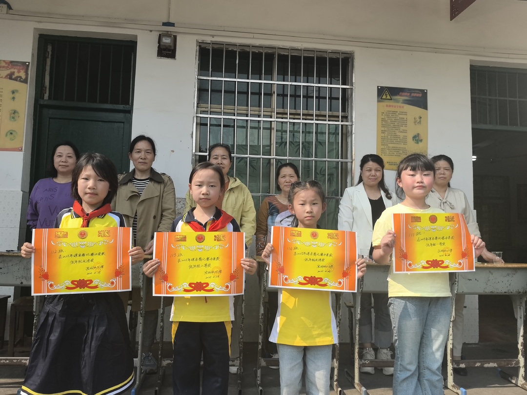 衡南县泉湖联合学校中心小学开展首届全校课桌操比赛