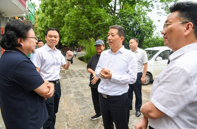 許忠建專題調研第五屆湖南旅游發(fā)展大會重點項目建設