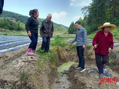 深入一线访民情听民意