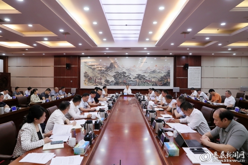 曾超群主持召开娄底市委全面依法治市委员会2025年第一次会议