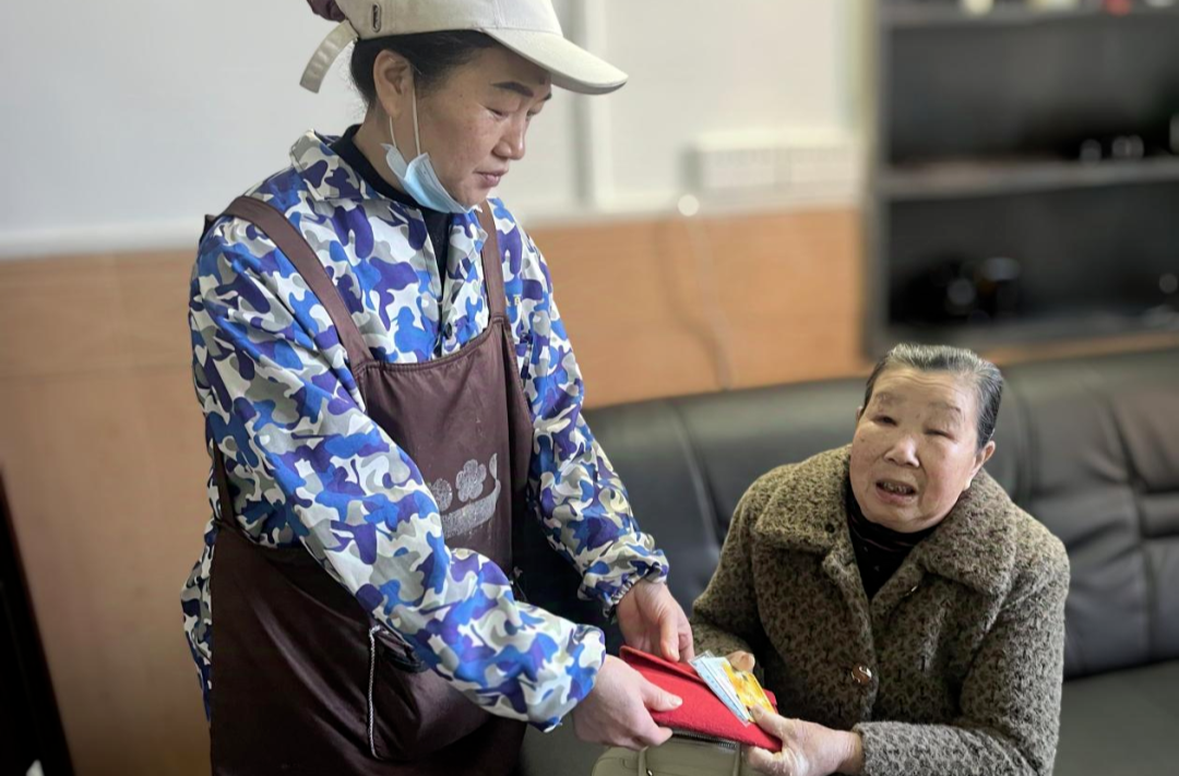 嘉禾县人民医院：员工拾金不昧彰美德 清廉建设润人心