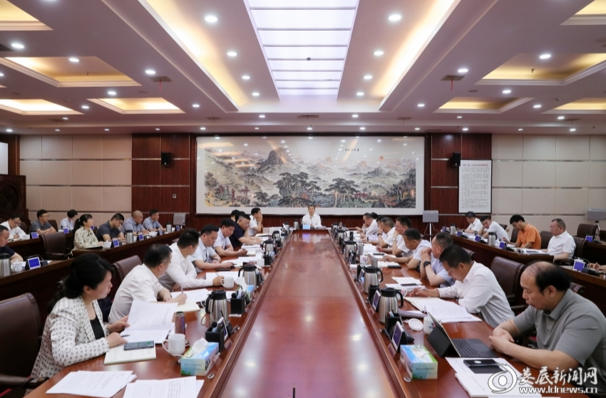 曾超群主持召开娄底市委全面依法治市委员会2025年第一次会议