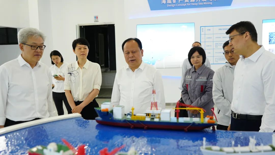周农在长沙矿冶研究院调研  动员激励广大职工建功立业创新创造