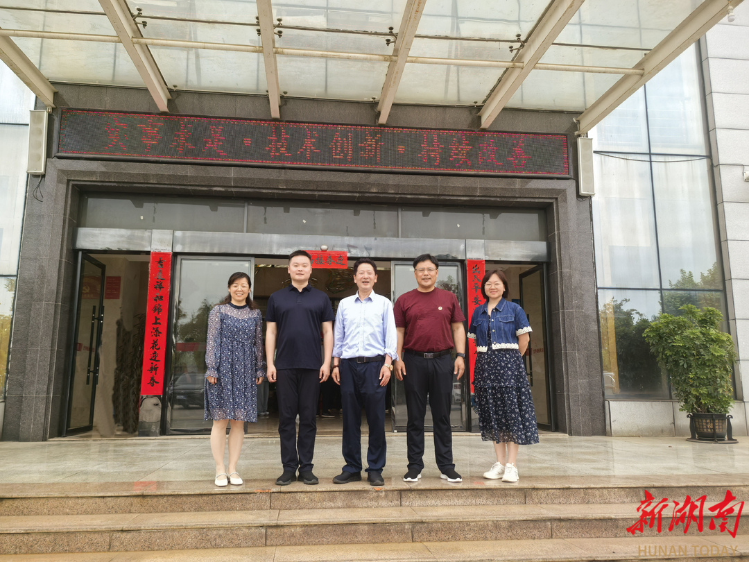湖南人文科技学院图书馆拜访优秀校友，共话文化育人