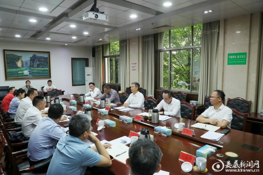曾超群：以强有力的审计监督护航娄底高质量发展