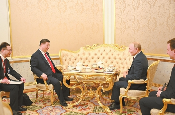 习近平同俄罗斯总统普京茶叙