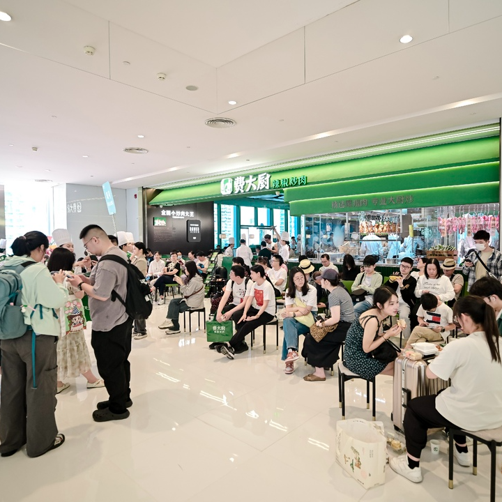 湘菜入川，费大厨成都开业火爆登上全城美食热门榜第一