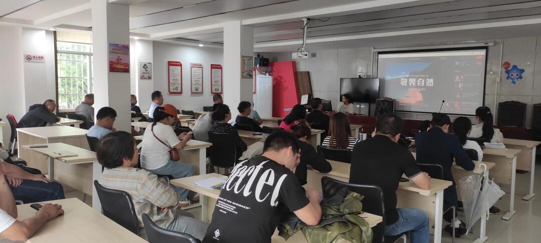 筑牢安全防线！一力社区开展餐饮安全环保培训