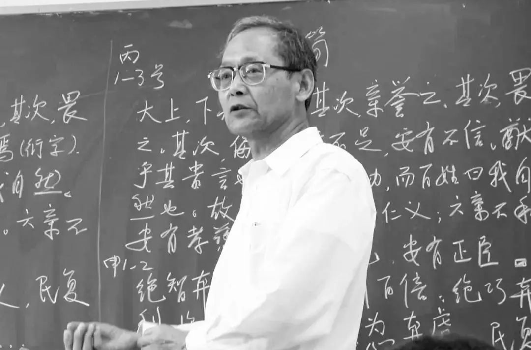 高校官网变黑白送别！他不久前还说：事情很多很焦急