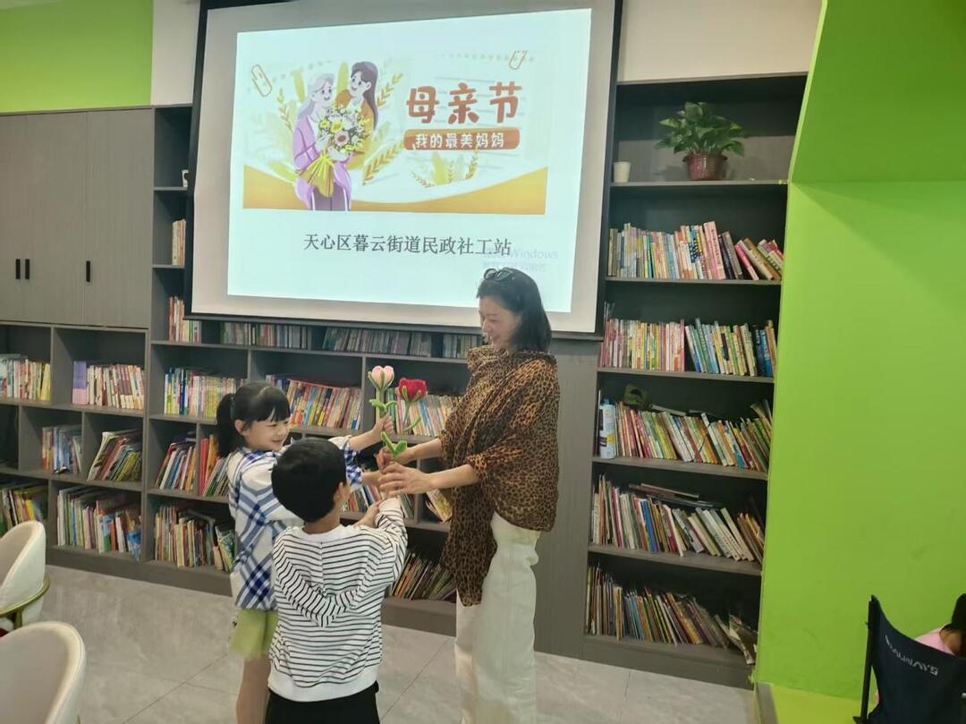 楠竹社区：孝亲传美德 巧手献母爱