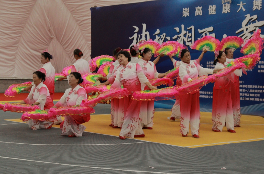 爆了！湘西把峡谷变露天舞池  全国舞者跟着“节气密码”跳上抖音热榜