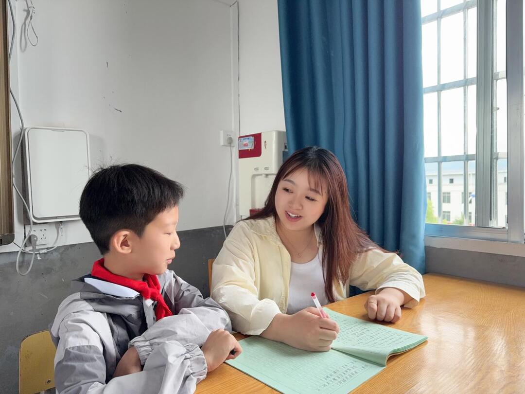 以爱为底色，绘就教育温暖画卷——记汝城县土桥镇中心小学语文教师何淑瑶