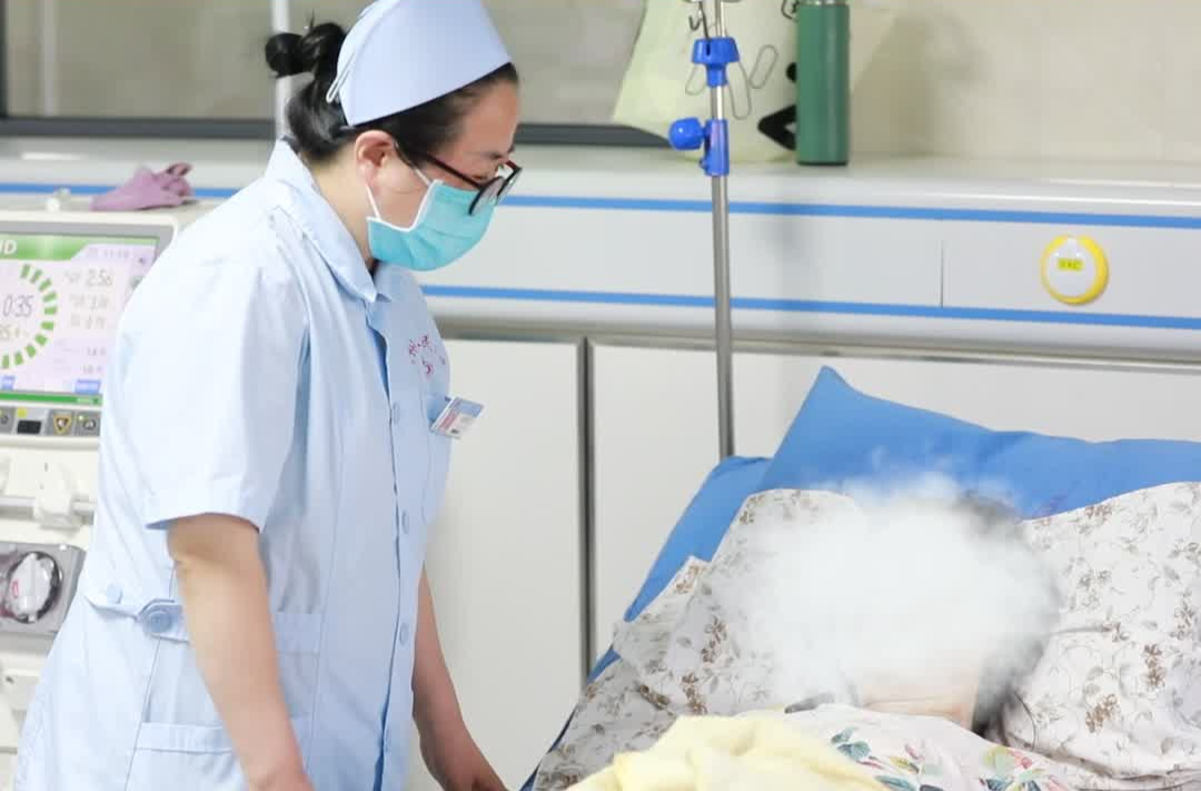 国际护士节｜托住生命的手从未放下！向靖州“南丁格尔”致敬