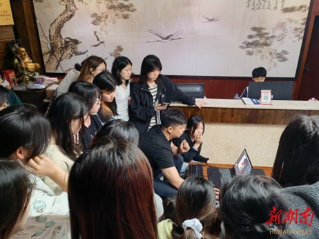 永州师范高等专科学校130余师生赴湘西写生