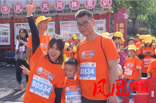2025湘西凤凰走娃少儿健走大赛在菖蒲塘村举行