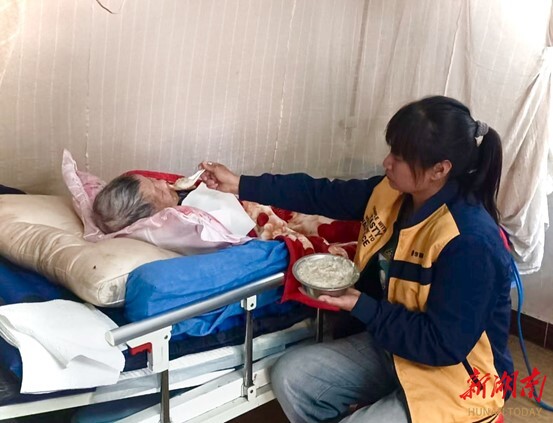 新田王琴：细心照料瘫痪婆婆 用爱诠释孝道温情