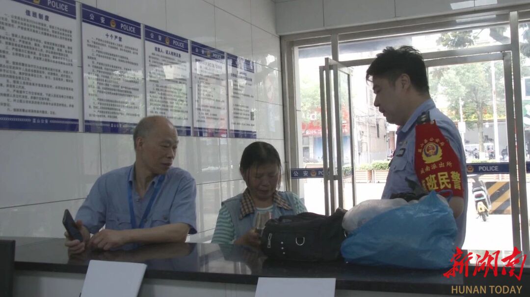 蓝山公交“好人好事”频繁涌现 万元现金归还失主