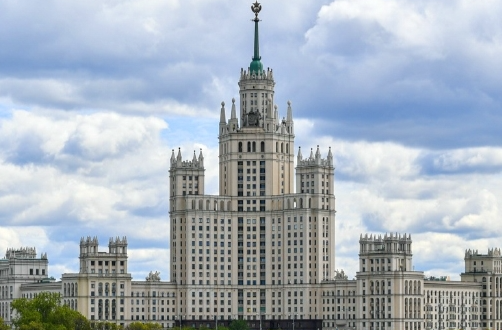 记者手记｜明媚的春光里携手同行