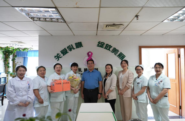 怀化二医：慰问到一线 情暖护士节