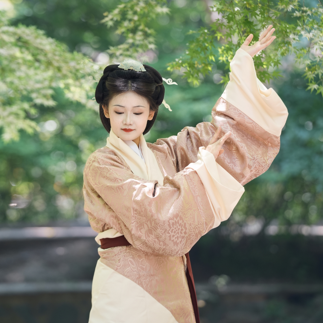 马王堆健身操①汉服小姐姐带你解锁导引术·龙登，顺气！