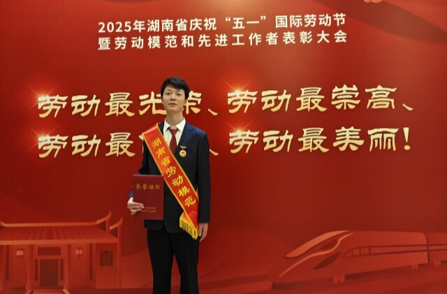 时代脊梁｜李学锋：数据洪流中的有为隐者
