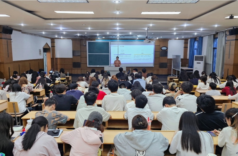 湖南日报“青春合伙人”项目组走进湖南工业大学宣讲