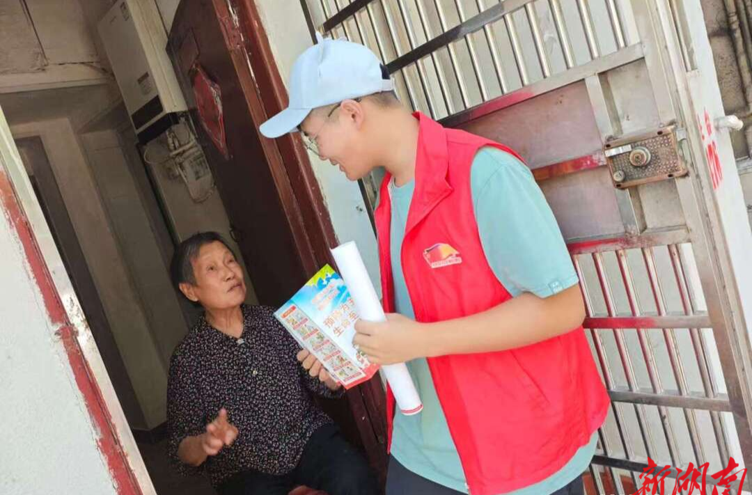 裕南街社区：志愿者学生敲门入户，服务从校园入万家