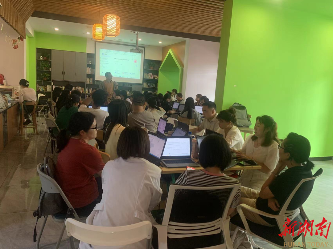 楠竹社区：赋能再就业！为失业人员开展AI专项培训
