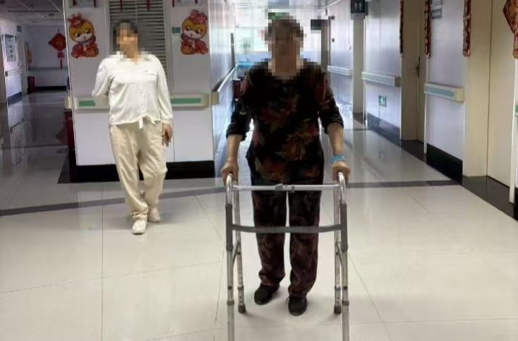 七旬老人重燃“膝”望：看这家医院如何攻克复杂膝关节翻修难题