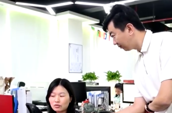 “美国客户比我们还急”！中美关税调整，中国厂家“电话被打爆”