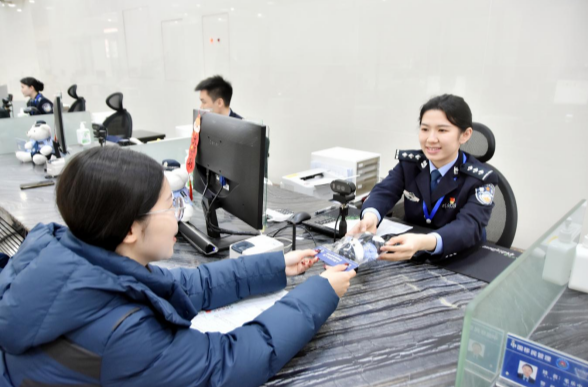 群众办事只跑一个窗口 长沙公安“放管服”改革再升级