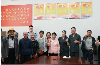 看着手上的工资，他们笑了！石门法院为农民工解“薪”愁