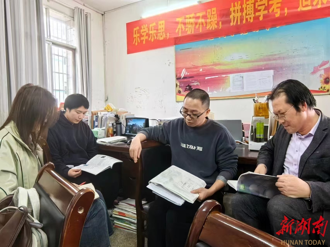 雷林桥：躬耕杏坛廿二载 秉烛传薪育芳菲