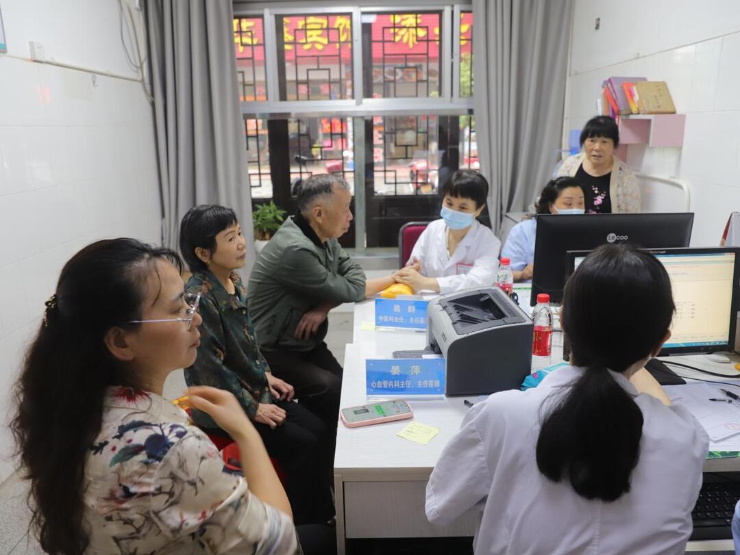 春暖人间，情暖南岳—衡阳市第一人民医院专家团队赴南岳开展暖心义诊