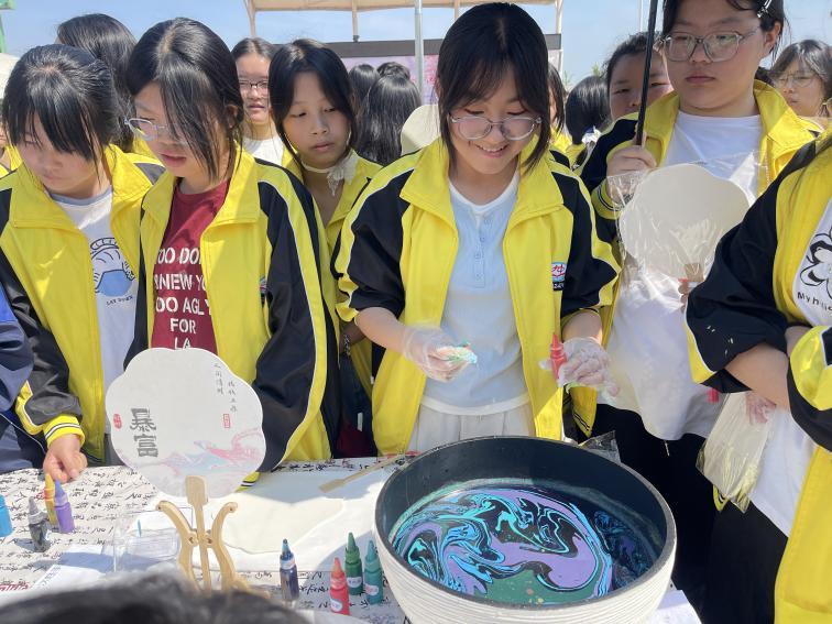 雅韵流芳润心扉 非遗漆扇绽华光