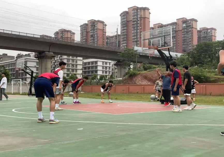热血燃动球场，青春永不言败——长沙市融城理工中等职业学校校际篮球友谊练习赛落幕