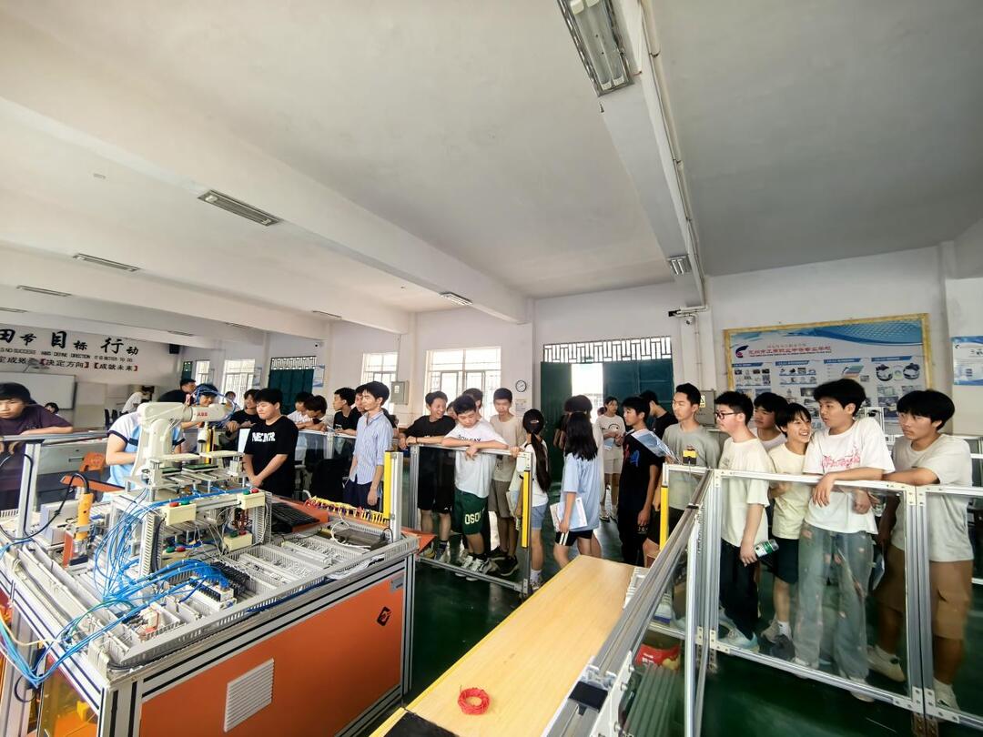 聚焦2025年湖南职教周——8200余名初三学子走进永州市工商职业中等专业学校，零距离体验职教魅力