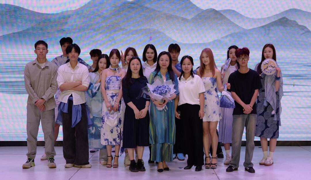 湖南汽车工程职业大学学子：一场“蓝调”T台秀，让非遗“潮”起来