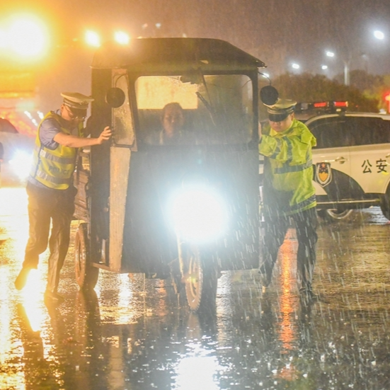 雨中护安保畅