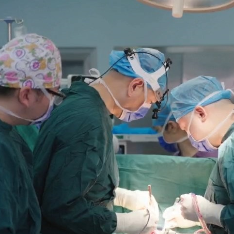 心脏塞满胸腔！62岁患者闯过重重“生死关”，多学科治疗神助攻！