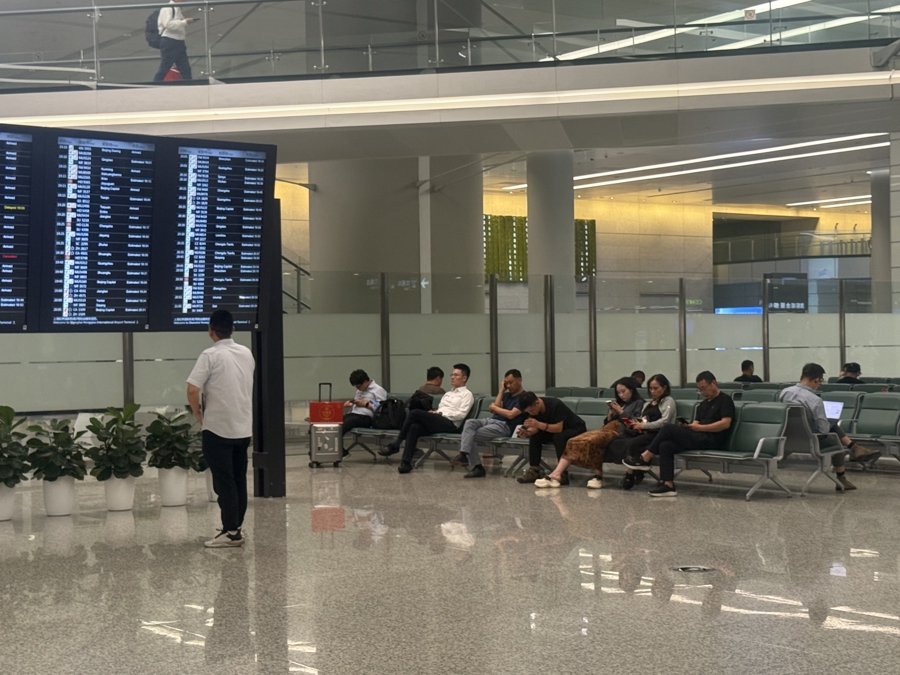 在浦东机场、虹桥机场过夜候机是啥感受？代表建议机场设睡眠舱