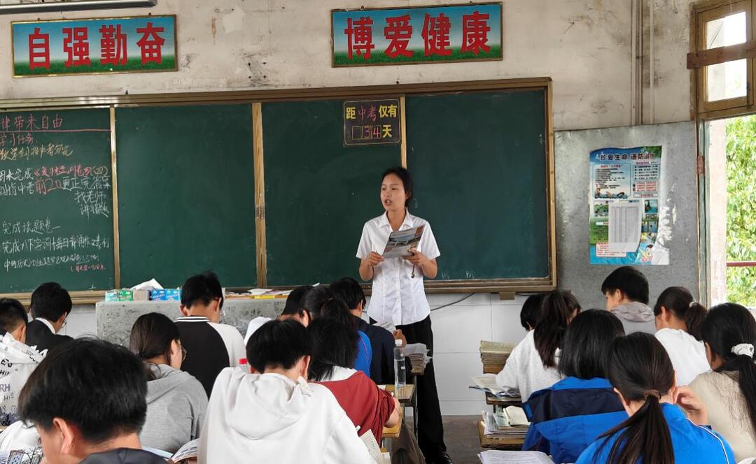 麻阳职中积极开展职教政策宣传阳光招生活动