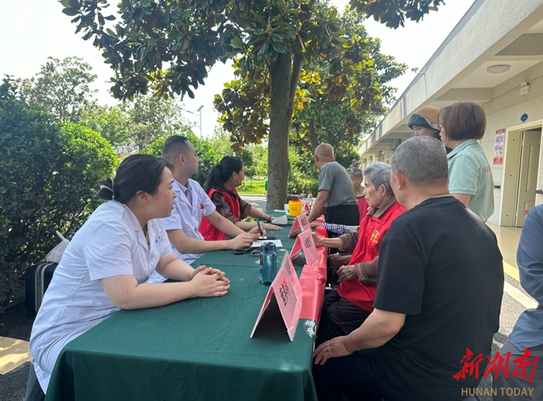 澧县中医医院“世界高血压日”义诊活动 为敬老院老人送健康