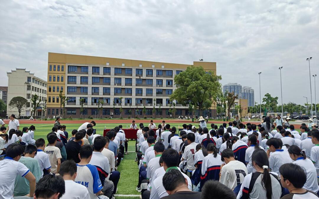 麻阳职中举行阳光体育课间操和跑操比赛，展现青春活力与团队风采